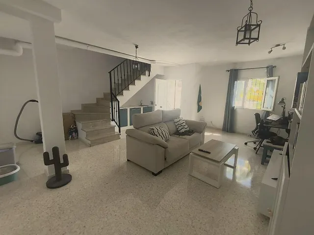 Casa pareada con piscina privada en zona tranquila — 7