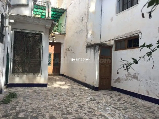 CASA SEÑORIAL CÉNTRICA CON PATIO, JARDÍN, PISCINA, BUHARDILLA.... — 2