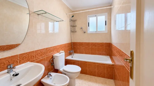 Piso en venta en Torrevieja con terraza, piscina, garaje, trastero. — 6