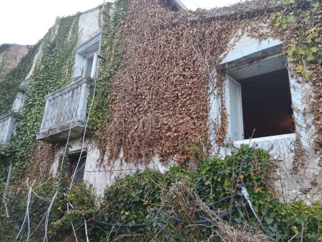 Casa adosada para rehabilitar en Cedeira - foto 2