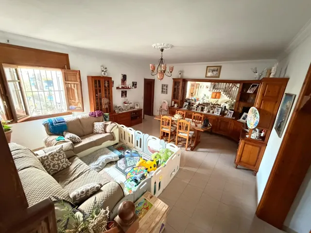 Amplia Casa en Alameda, Andalucía - Ideal para Entrar a Vivir — 6