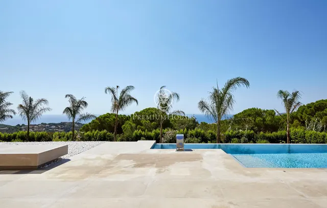 El carácter de la piedra natural con vistas de vértigo en alquiler en Lloret de Mar — 4