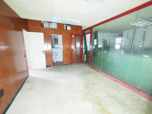 Se vende local comercial en mollet del valles — 8