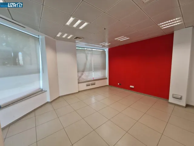 Alquiler de amplio local comercial en San Vicente — 13