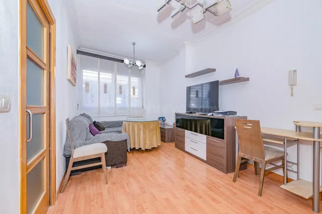VENTA DE PISO EN PELIGROS: 3 DORMITORIOS,2 BAÑOS, PATIO, ASC - foto 2