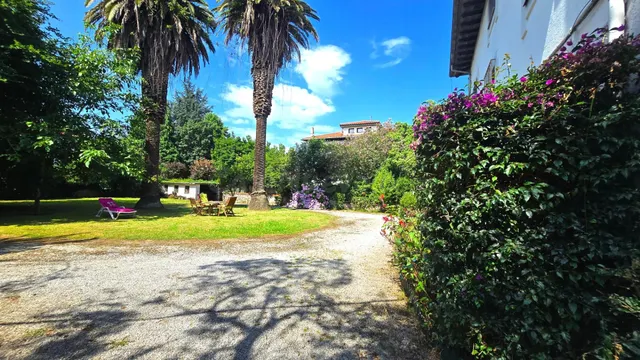 Vivienda Señorial con Jardín Privado en la Zona Más Exclusiv