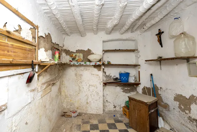 Casa para reformar en el centro de Lanjarón con gran potencial de inversión — 12