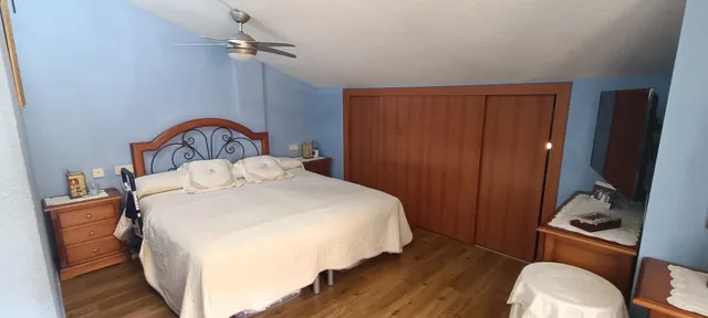 CASA DE 3 PLANTAS CON GARAJE Y PISCINA PRIVADA — 27