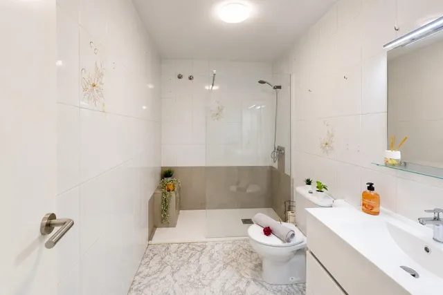 Espacioso piso en Canteras con gran dormitorio principal en suite, patio y plaza de garaje. Cartagena — 21