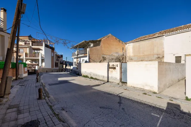 SOLAR EN VENTA EN UNA ZONA INMEJORABLE — 3