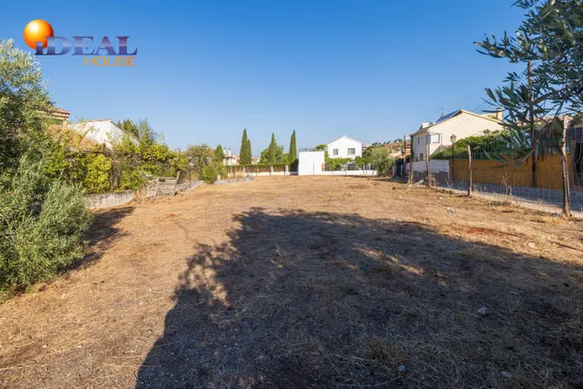 Compra tu parcela para hacer la casa de tus sueños a 5 min de Granada. Huétor Vega — 10