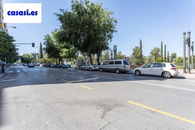 Piso con terraza y gran potencial junto a Camino de Ronda — 35
