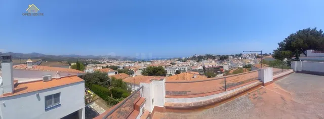 Casa con jardín y vistas en venta en el puerto de Llançà. - foto 2