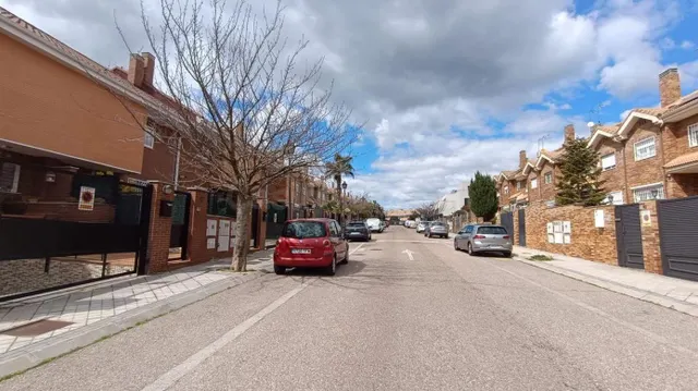 SE VENDE casa OKUPADA en Calle SantoÑ±a Arroyomolinos (Madri - foto 5
