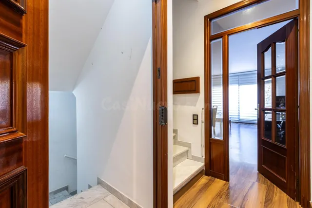Casa en el centro de Sabadell con garaje para dos coches y t - foto 2
