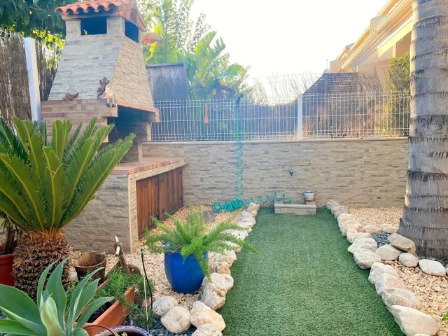 ADOSADO EN VENTA CON TERRAZA Y GARAJE — 23