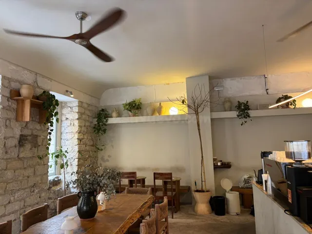 LOCAL COMERCIAL EN VENTA CON INQUILINO – CASCO ANTIGUO DE ALICANTE — 2