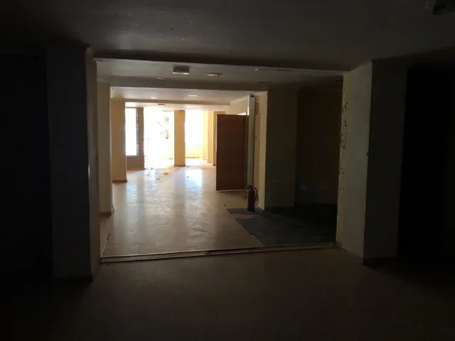 LOCAL COMERCIAL DE 198 METROS CUADRADOS — 2