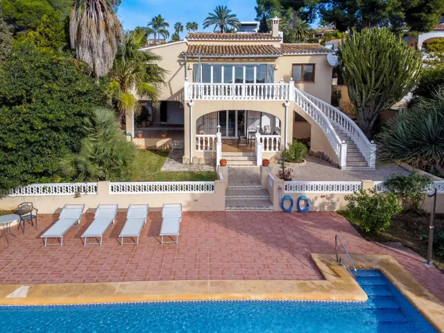 Villa con Vista al Mar en Venta en Pla del Mar en Moraira a 