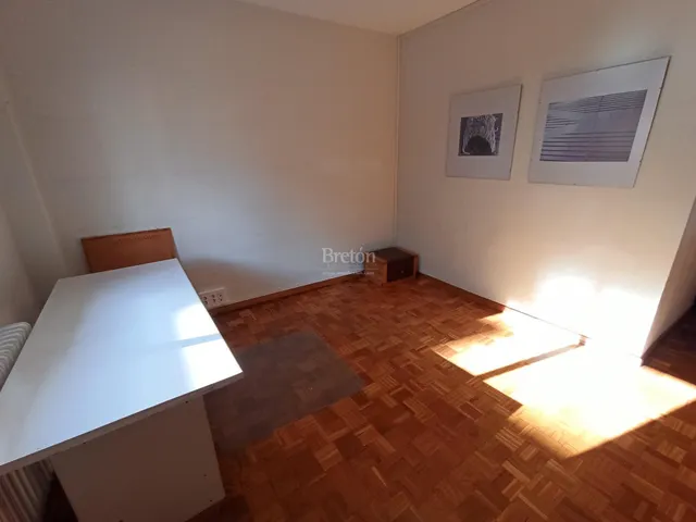 Interesante piso, incluye plaza de garaje, Sector Universidad. — 19