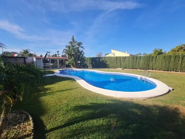 CHALET INDEPENDIENDIENTE EN PARCELA DE 1.450 M2, PISCINA Y A - foto 4