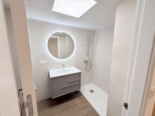 Luminoso apartamento semi-nuevo con terraza, piscina y parking — 20