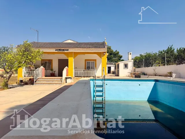 CHALET CON PISCINA, GARAJE Y TERRAZA — 13