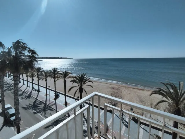 ESPECTACULAR PISO CON VISTAS AL MAR EN EL PASEO MARITIM DE SALOU. — 9