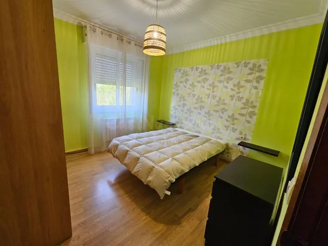 SE ALQUILA habitación EN PISO EN LA CARBALLEIRA - foto 3