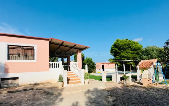 FANTÁSTICA CASA DE CAMPO CON CASITA DE MADERA PARA INVITADOS - foto 2