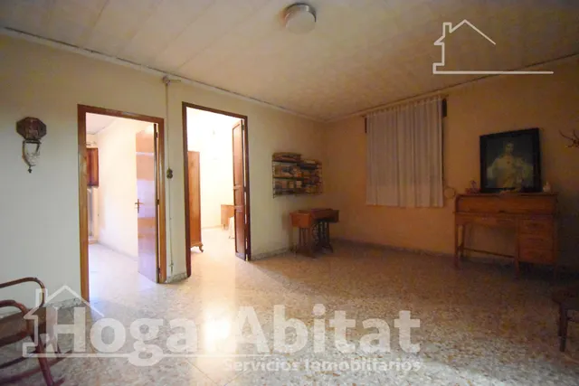 AMPLIA CASA DE PUEBLO CON TERRAZA, BALCÓN Y TRASTERO — 41