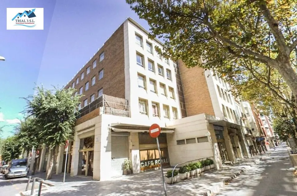 Venta de Local Comercial en L' Hospitalet de Llobregat - Barcelona