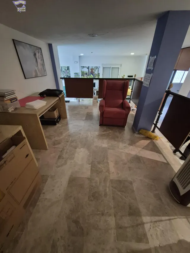 SE VENDE LOCAL COMERCIAL EN ZONA CERCANO A CENTRO — 13