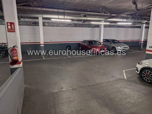 Plaza para furgoneta en la Calle Gavá en la Bordeta!! — 4