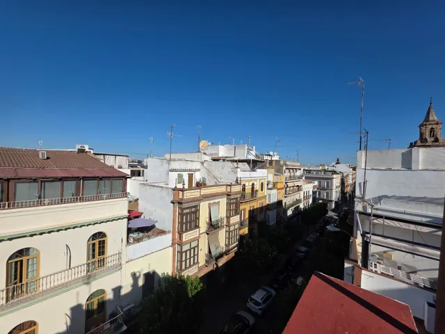 PISO DE 2 DORMITORIOS CON BALCONES A LA CALLE EN EL BARRIO D