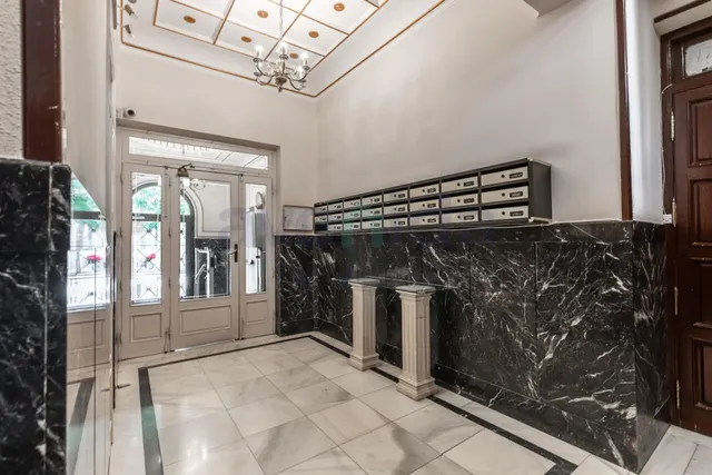 Elegante vivienda reformada de 3 dormitorios en Calle Bailén — 41