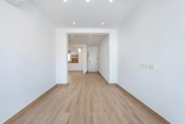 Amplio Apartamento con Licencia Turística en el Corazón de la Ciudad — 7