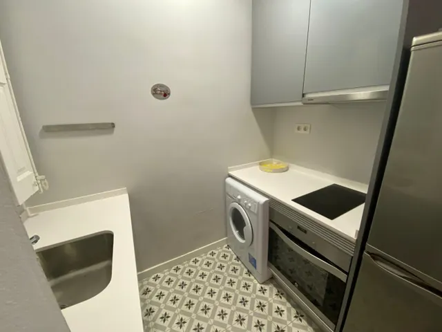 Apartamento con balcón junto a Passeig Sant Joan – Eixample — 5