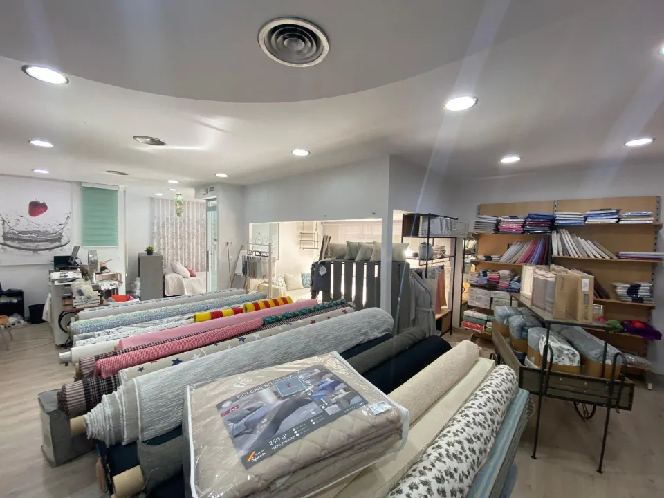 LOCAL COMERCIAL AL COSTAT DE LA PLAÇA CATALUNYA