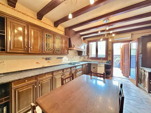 SE VENDE CASA CON PISCINA EN GLORIETA DE NOVELDA. — 10