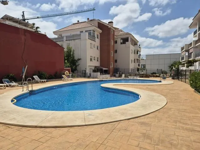 Gran oportunidad de piso en los Pacos con vistas al mar en u - foto 3