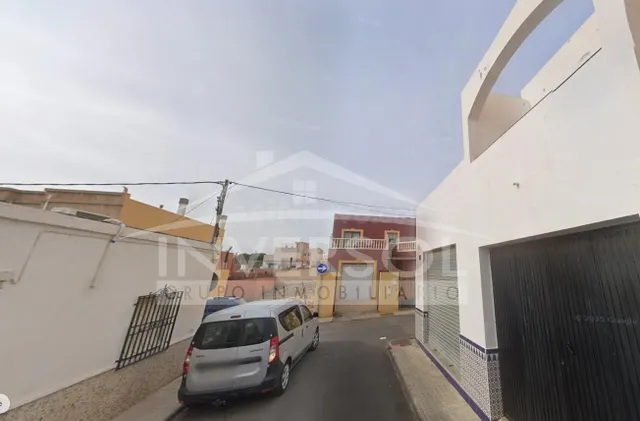 AMPLIA CASA EN CL GARDENIA, ALMERIA - foto 2