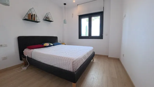 Amplio apartamento de esquina en planta baja con parcela y estudio exterior — 21