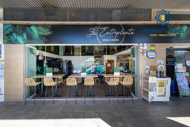 SE TRASPASA NEGOCIO DE HOSTELERIA TOTALMENTE INSTALADO Y FUN