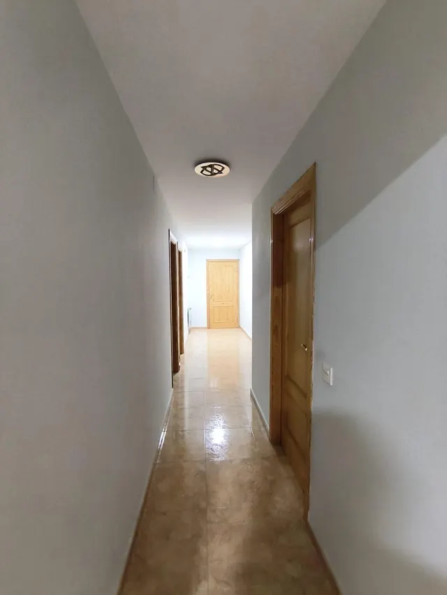 Amplia Planta Baja en el Corazón de Ocaña por €165,000 — 25