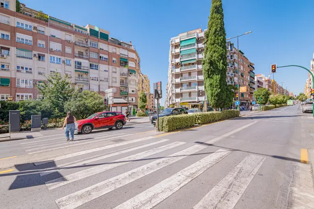 Oportunidad Única: Amplio Piso para Reformar en Camino de Ronda ✨ — 43