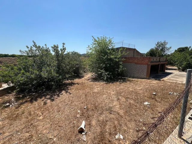 Terreno urbano en Torrent con edificación y frontenis. — 9