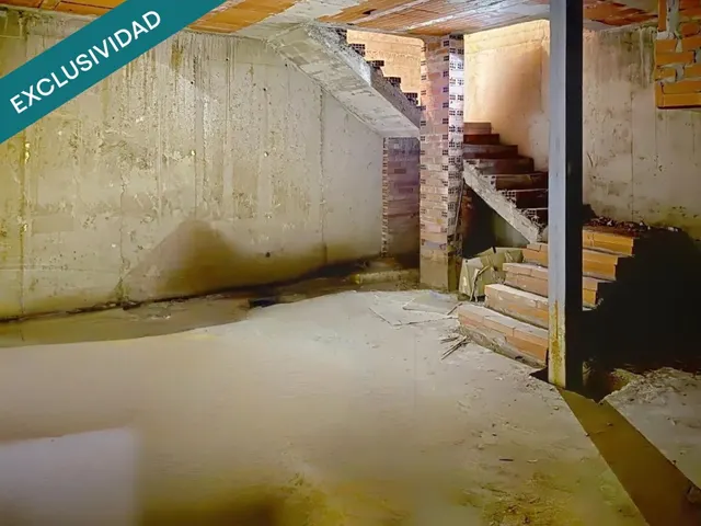 LOCAL COMERCIAL EN ESQUINA – Calle Santa Ana 2, CENTRO DE LEÓN · 93 m² con posible salida de humos junto al BARRIO HÚMEDO — 14