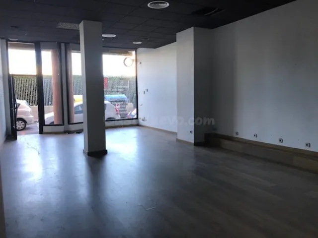 VENTA DE LOCAL COMERCIAL EN VISTALEGRE, FRENTE COLEGIO MARISTAS, 137 m2. — 4