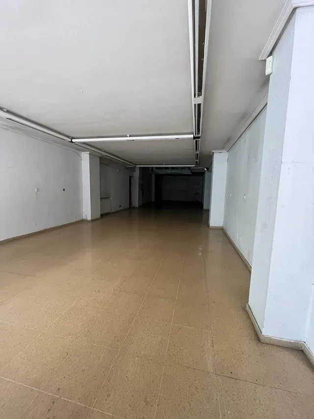 SE ALQUILA LOCAL EN EL CENTRO DE PONFERRADA. — 3